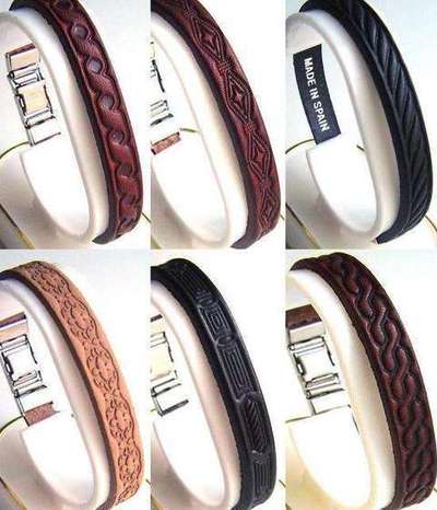 Pulsera cuero  grabada con cierre de acero