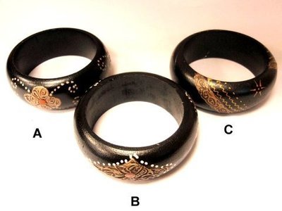 Brazalete madera decorada en relieve