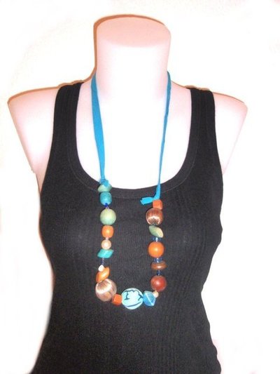 Collar madera color lazo azul 2964