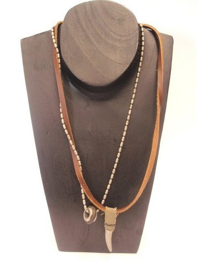 Collar Unisex Fussion colmillo metal UFC 594