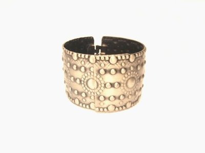 Brazalete óxido tachuelas 424400