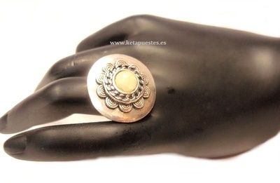 Anillo relieve flor amarilla