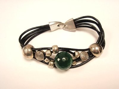 Pulsera artesanal cuero con ágata mod.10