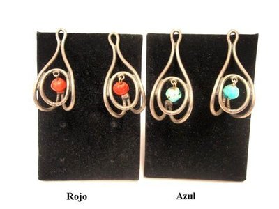 Pendiente metal con bolita color 402028