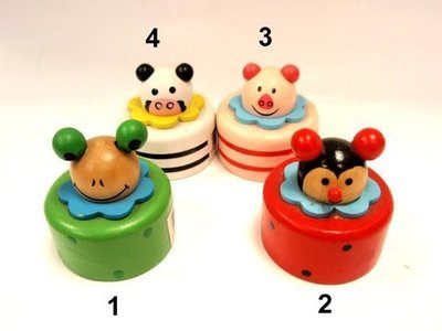 Sacapuntas Wooden animals